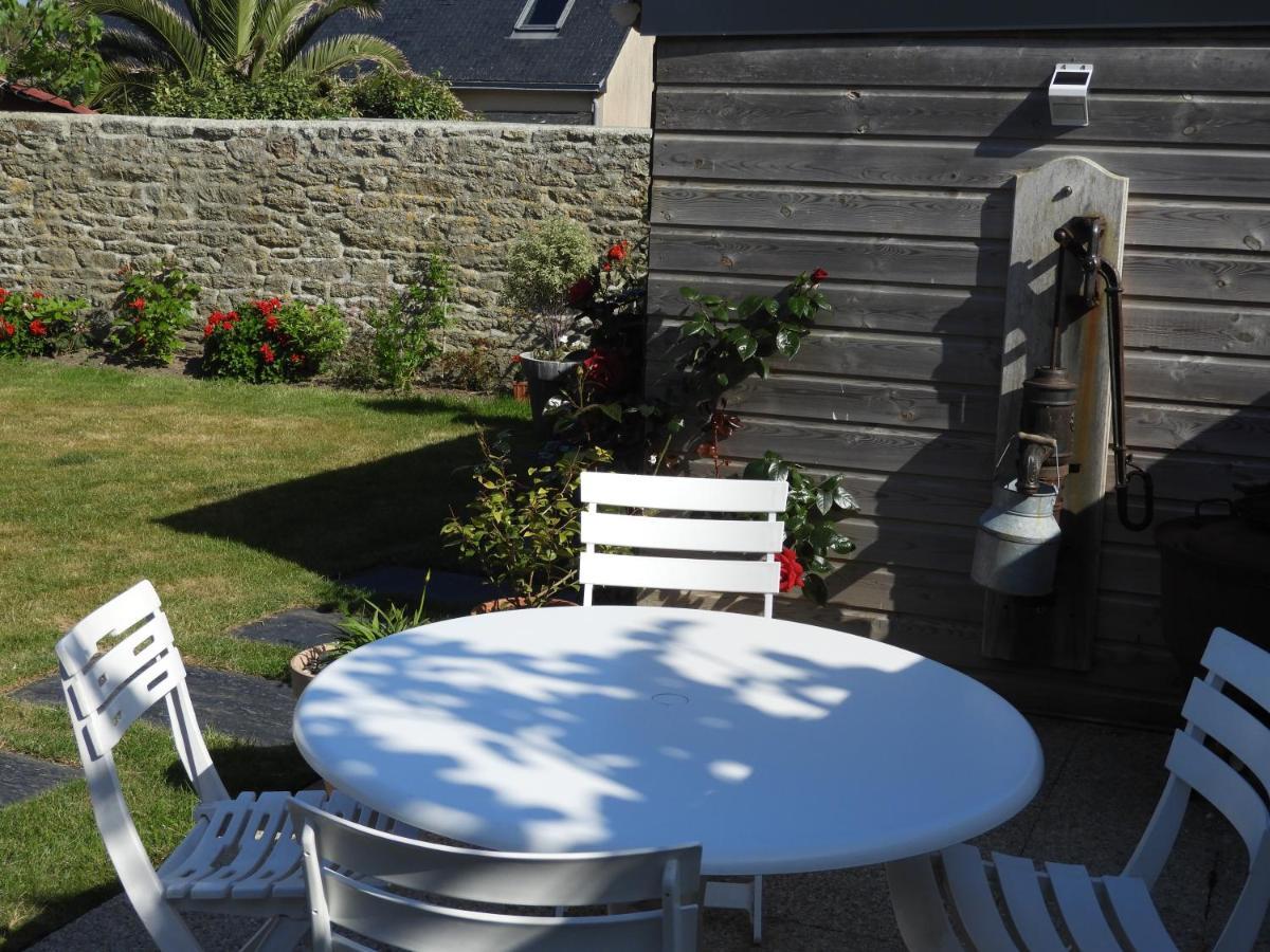 Les Volets Bleus Bed & Breakfast Saint-Guénolé Dış mekan fotoğraf
